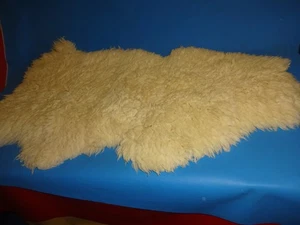 Piel de oveja grande auténtica 65-112 cm usada ordenadamente gruesa - Imagen 1 de 3