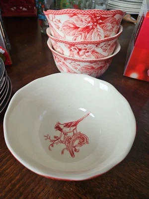 222 Fifth CHRISTMAS LANE 5,75” Conjunto de 4 Tigelas de Sopa de Cereais NOVO - Imagem 1 de 2