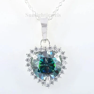 Bellissimo ciondolo solitario con diamanti trattati blu taglio tondo da 4,80 ... - Immagine 1 di 4