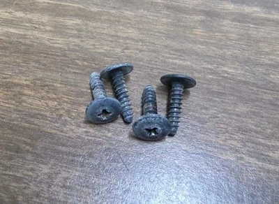 (Juego de 4) Tornillos de luz trasera Silverado Sierra Tahoe Yukon 1999-2007 OEM Foto 1 de 2