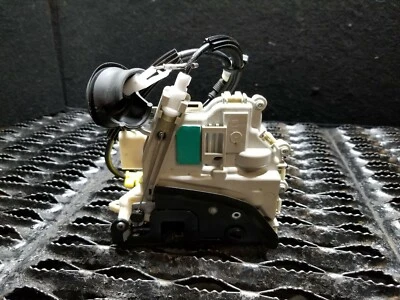 2013 2014 2015 2016 AUDI A4 B8 Actuador de cerradura de puerta del lado del pasajero trasero derecho OEM Foto 1 de 4