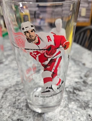 Arby's Detroit Red Wings 2002 coleccionista vidrio de pinta Brett Hull y Brendan Shanahan Foto 1 de 3