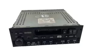 Unidad principal reproductor de radio casete Mitsubishi Montero 1999 MR337278 usado - Imagen 1 de 9