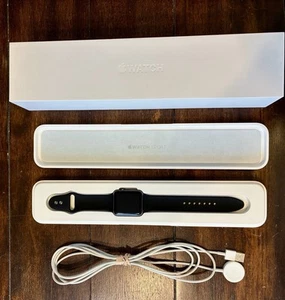 Apple Watch Sport 42mm Space Gray Aluminum Case Black W/ Box MJ3T2LL/A WORKING ! - Zdjęcie 1 z 5