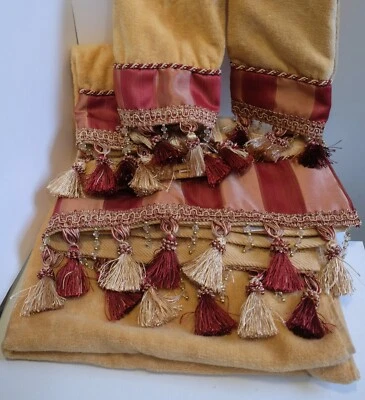 Juego de 4 Toallas Croscill 100% Algodón Borla Flecos y Cuentas Granate y Dorado Beige Foto 1 de 4