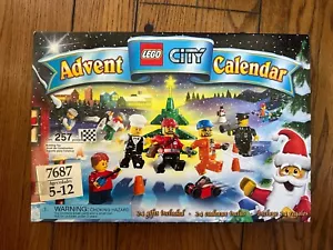 Lego 7687 CITY ADVENT CALENDAR 2009 Police Santa Snowman Mailman RETIRED Creases - Picture 1 of 8