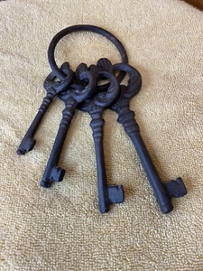 Black Cast Iron Decorative Keys ~ 4 keys with Cast Iron Key Ring ~ Deco Chic - Picture 1 of 9