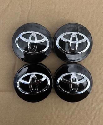 4x LLANTAS TOYOTA TAPACUBOS CENTRALES BASE NEGRA CROMO LOGO 62MM CAMRY + MOR Foto 1 de 4