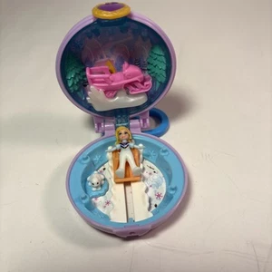 Polly Pocket Motoslitta Magica Invernale Compatta con 1 Bambola Giocattolo 2019 - Foto 1 di 7