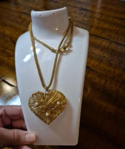 Collar Colgante Corazón San Valentín Alambre Retorcido Tono Oro Brutalista De Colección Cadena de Malla - Imagen 1 de 13
