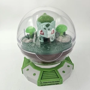 Pokemon Bulbasaur Terrario Iluminado Pokeball Batería Luz Nocturna - Imagen 1 de 10