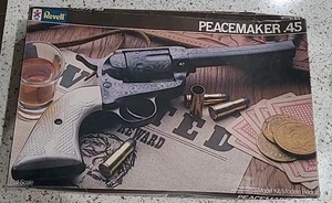Vintage 1985 Revell 1/1 Scale Peacemaker .45 Model Kit #441 - Bild 1 von 11