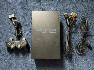 Pacchetto console Sony PlayStation 2 PS2 (SCPH-39001) con fili e controller TESTATO - Foto 1 di 8