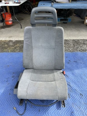 1989 - 1995 年沃尔沃 740 940 乘客前座灰色布手册右原始设备制造商 #5005E — 第 1/4 张图片