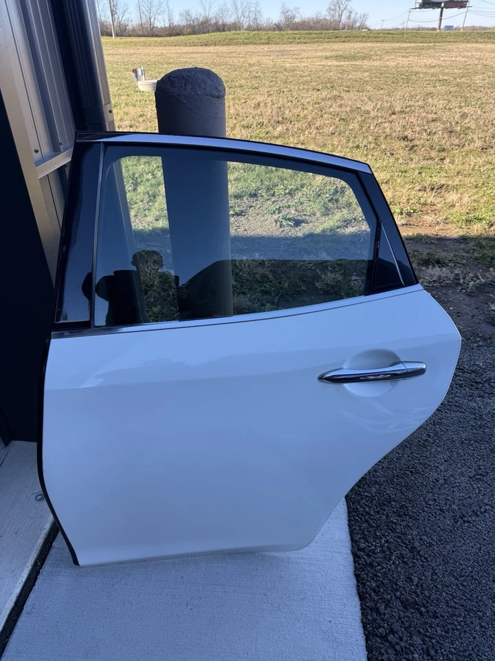 11-19 INFINITI M37 Q70 REAR LEFT DRIVER SIDE DOOR ASSEMBLY - WHITE _ QAA - Image 1 of 4