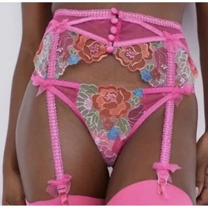 Nuevo con etiquetas Cinturón Liguero For Love & Lemons Magenta Floral Botón y Encaje Gancho - XXS - Imagen 1 de 7