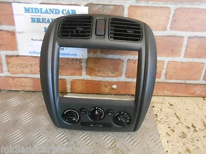 MAZDA 323 2003 UNIDAD DE CONTROL DE CALEFACCIÓN AIRE ACONDICIONADO PANEL MOLDURA ENVOLVENTE NEGRO - Imagen 1 de 6