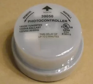 FOTOCONTROLLO TIPO SERRATURA STANDARD EYE CELL 120V ILLUMINAZIONE RESIDENZIALE COMMERCIALE - Foto 1 di 2