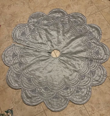 Balsam Hill 60" Navidad Vacaciones Imitación Piel Árbol Falda Botones Rojos Foto 1 de 4