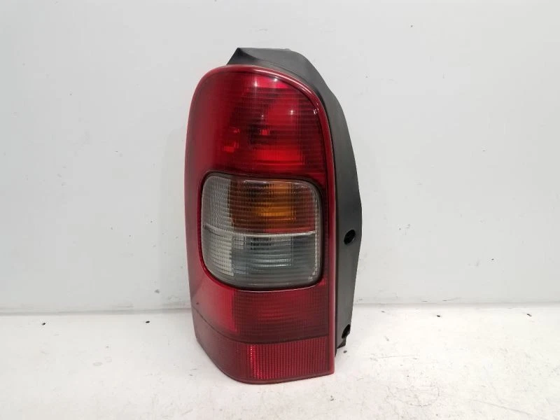 Luz trasera izquierda para conductores Chevrolet Venture 1997-05  Foto 1 de 3