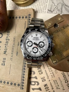 Seiktona Panda Chronograph - VK63 MechaQuartz | Sapphire | 40mm Steel Oyster - Picture 1 of 2