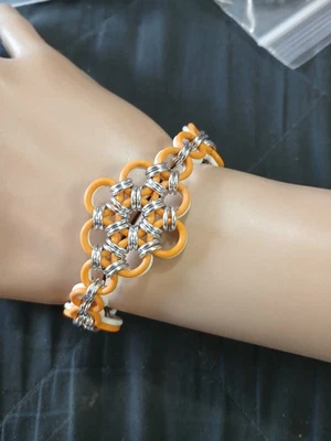 Pulsera reversible de malla de encaje japonés naranja y blanco (tema Tennessee) Foto 1 de 2