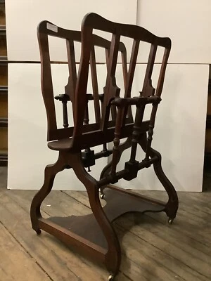 "Antiguo soporte portafolio americano de nogal negro 44"" H" Foto 1 de 4