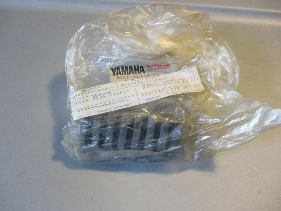 Cubierta de reposapiés trasero NOS Yamaha OEM 1983-1987 Riva 50 5G3-27444-01 Foto 1 de 1