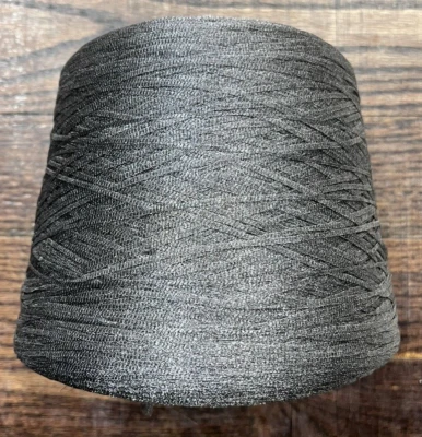 Carrete de hilo italiano de plata Industria Italiana Filati Italiana Cardati Accademia Foto 1 de 4