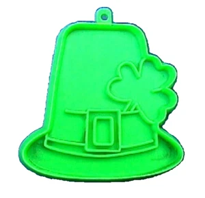 Hallmark COOKIE CUTTER St Patrick Vintage HAT SHAMROCK BUCKLE Holiday HARD - Picture 1 of 2