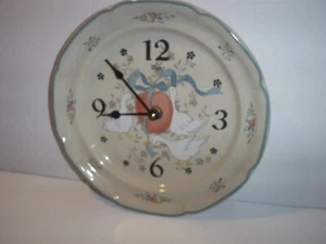 Elgin 10.75" Quartz Dinner Plate Wall Clock Showing An Apple And 3 White Ducks - Picture 1 of 3
