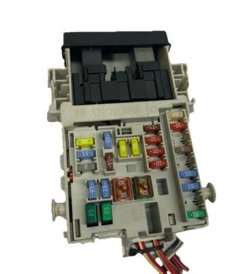 Caja de conexiones Buick Lacrosse 2016 relé de fusibles cabina bloque montaje OEM 13222786 Foto 1 de 4