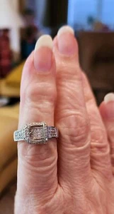BELLISSIMO ANELLO FIBBIA CINTURA ZAFFIRO BIANCO LUCIDO NUOVO 3 TAGLIE - Foto 1 di 14