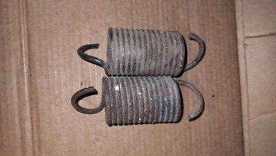 Ford Mustang 1965-1970 Hood Spring Set - izquierda y derecha Foto 1 de 4