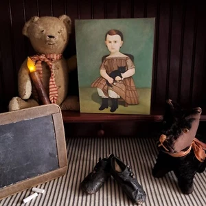 POUTY PRIMITIVE VICTORIAN VINTAGE STYLE PORTRAIT GIRL CHILD HOLDS BLACK CAT SIGN - Picture 1 of 12