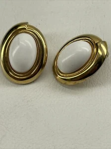 Vintage Monet Ohrclips mit Kunstperlen und goldfarben - Bild 1 von 9