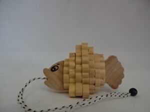 Altes Miniatur Holzspielzeug / Fisch / Farbvariante 2 - 50 mm lang