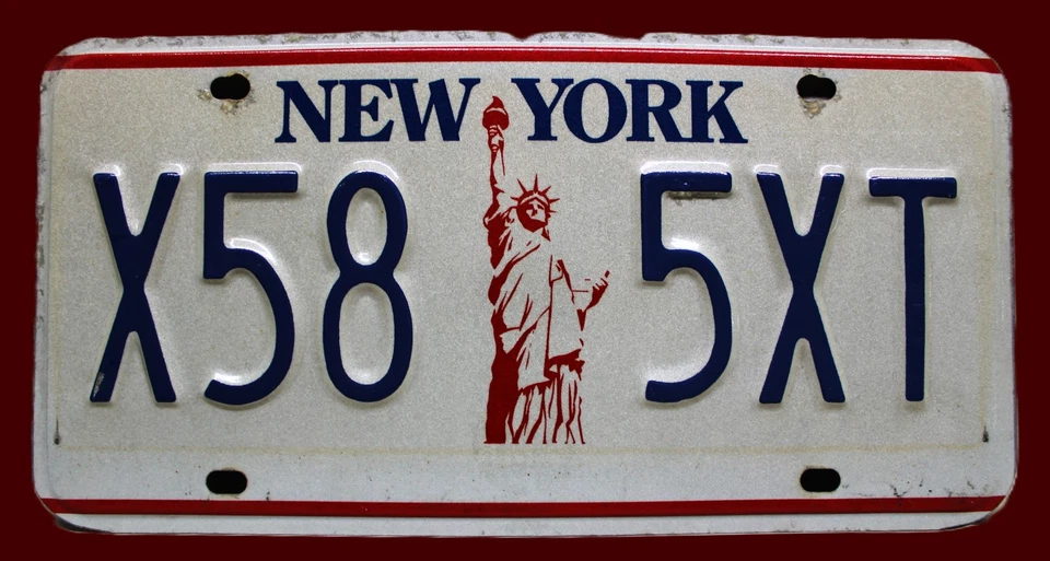 NEW YORK STATE AUTOMOBILE CAR LICENSE PLATE 1986 - 2000 STATUE OF LIBERTY - Image 1 of 3