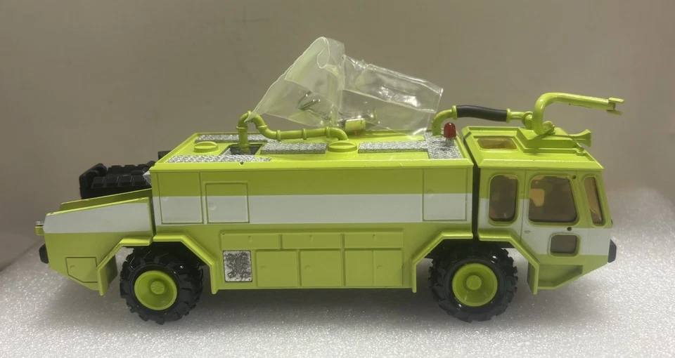Réplica de camión Emergency One Airport Fire Crash - 1/50 CONRAD #5507 ALEMANIA Foto 1 de 4