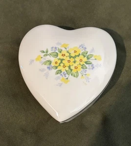 Vintage Porzellan Schmuckschatulle in Herzform mit Blumen - Bild 1 von 3
