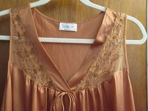 Vintage VANITY FAIR Long Nightgown Brown Shimmer Nylon M - Picture 1 of 3