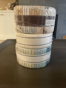 NEU (3) Jelly Rolls Quilten & Basteln verschiedene Muster, Floral, Weiß, Perlen - Bild 1 von 12