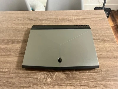 Alienware 15 R3 Gaming Laptop i7-7700HQ CPU @ 2.80GHz (Used) - Image 1 of 4