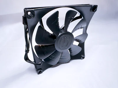 RL4ZT1352512HH EVGA FX 140mm Fan 12VDC 0.45A 4-Pin PWM Controlled 113.5 CFM - Image 1 of 4