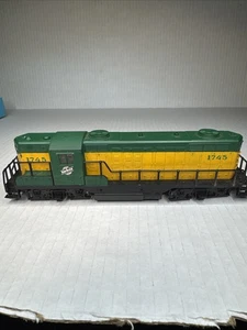 Locomotora diésel escala ho ahm Chicago y noroeste ferrocarril #1745 - Imagen 1 de 15