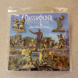 Disney Trading Pin WDW Annual Passholder Gold / Bronze Statuen 6 Pin Booster Set - Bild 1 von 3