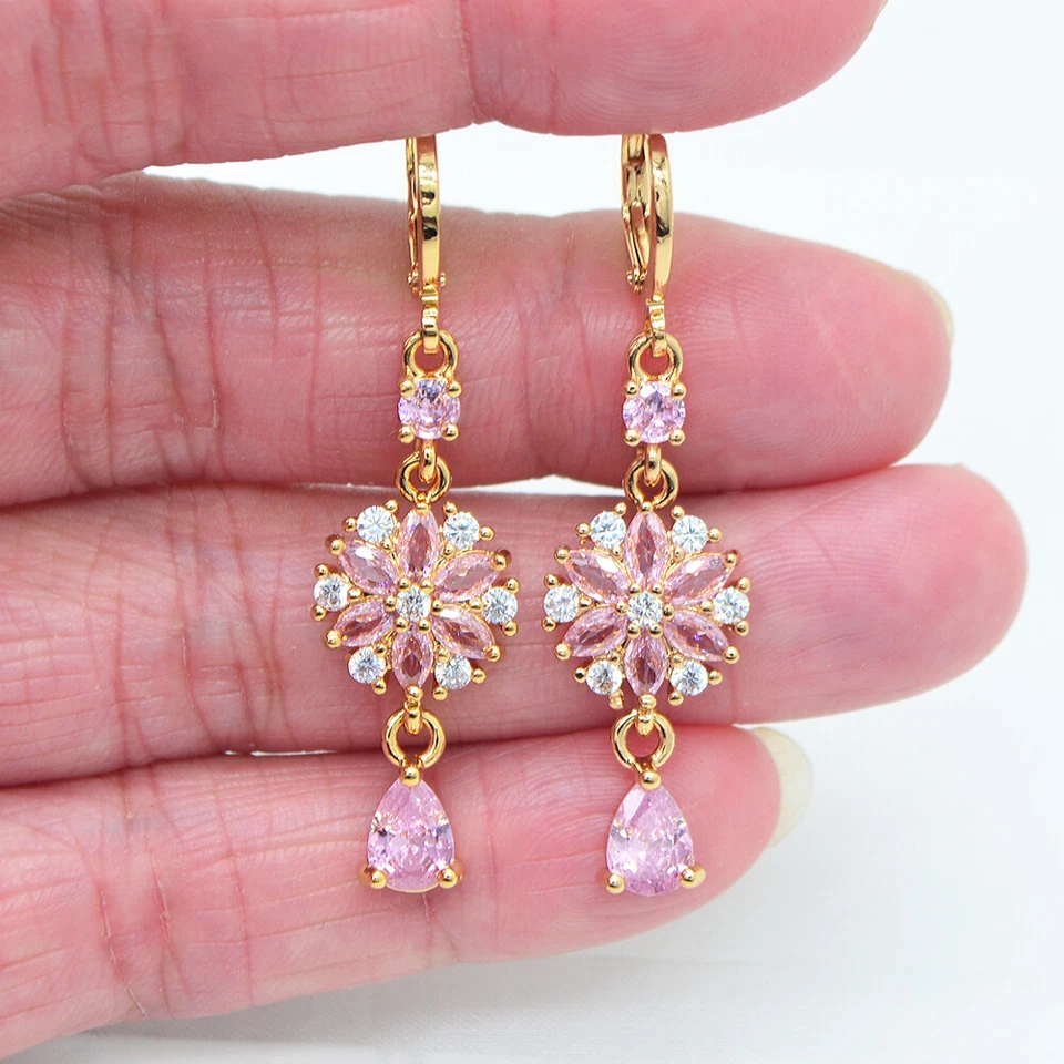Pendientes colgantes de flores de topacio místico rosa de moda rellenos de oro amarillo de 18 quilates para mujer Foto 1 de 1
