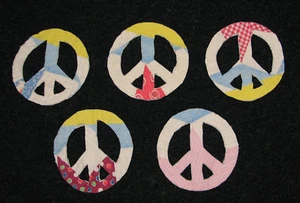 5 PRIMITIVE ANTIQUE CUTTER QUILT PEACE SIGNS! WOW!! Scrapbooking! Applique!  - Picture 1 of 1