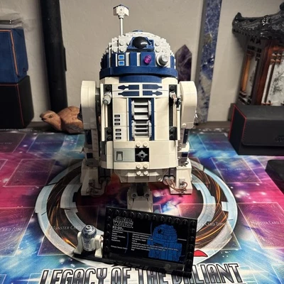 LEGO Star Wars: R2-D2 (75379) - Image 1 of 4