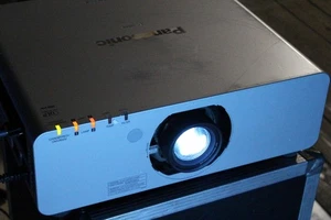 *Panasonic PT-DW6300ES*DLP Konferenz-Beamer Projektor projector 6000ANSI WXGA - Bild 1 von 15